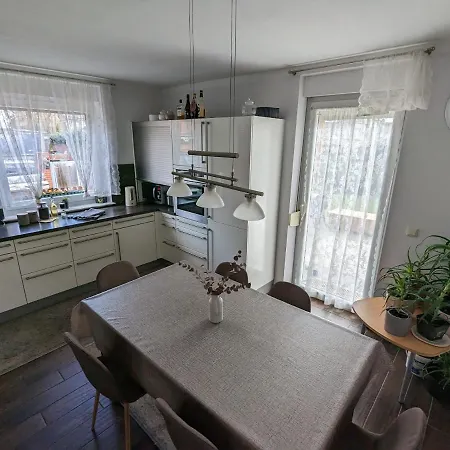 Gemutliches Haus In 아파트 *